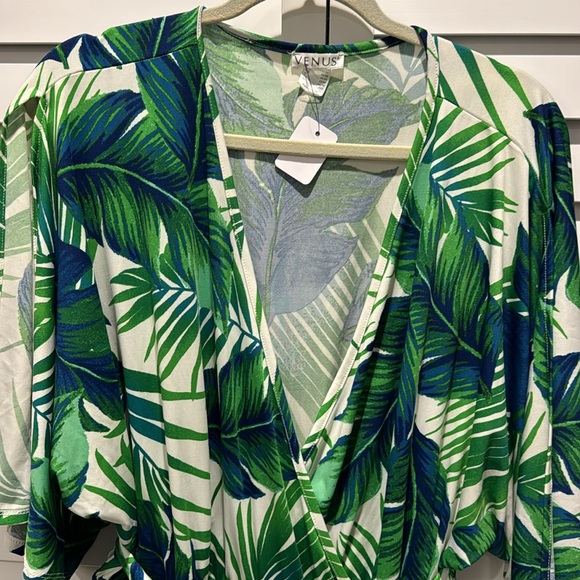 Venus Pre Loved Tropical Palm Trees Romper with Belt & Pockets, lined on bottom. - Picture 4 of 11